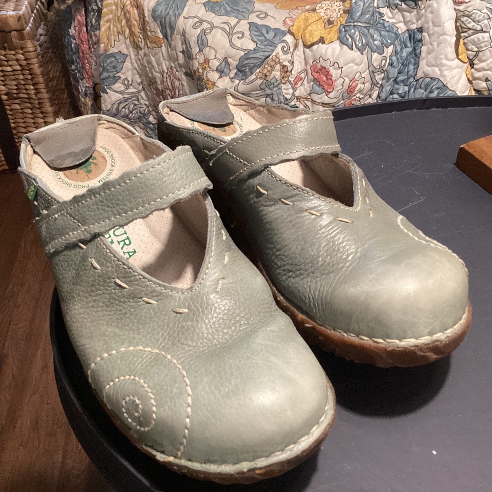 El Naturalista Womens Yggdrasil Clogs Leather Slip On Shoes Size 38  Light Green